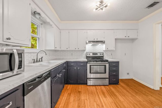 2 Cottonwood Court, Little Rock, AR 72211