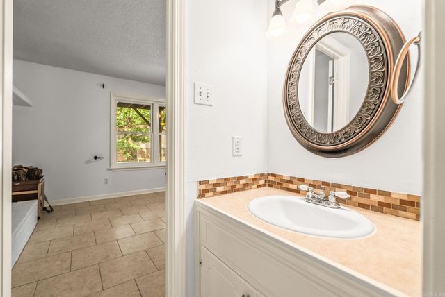 2 Cottonwood Court, Little Rock, AR 72211