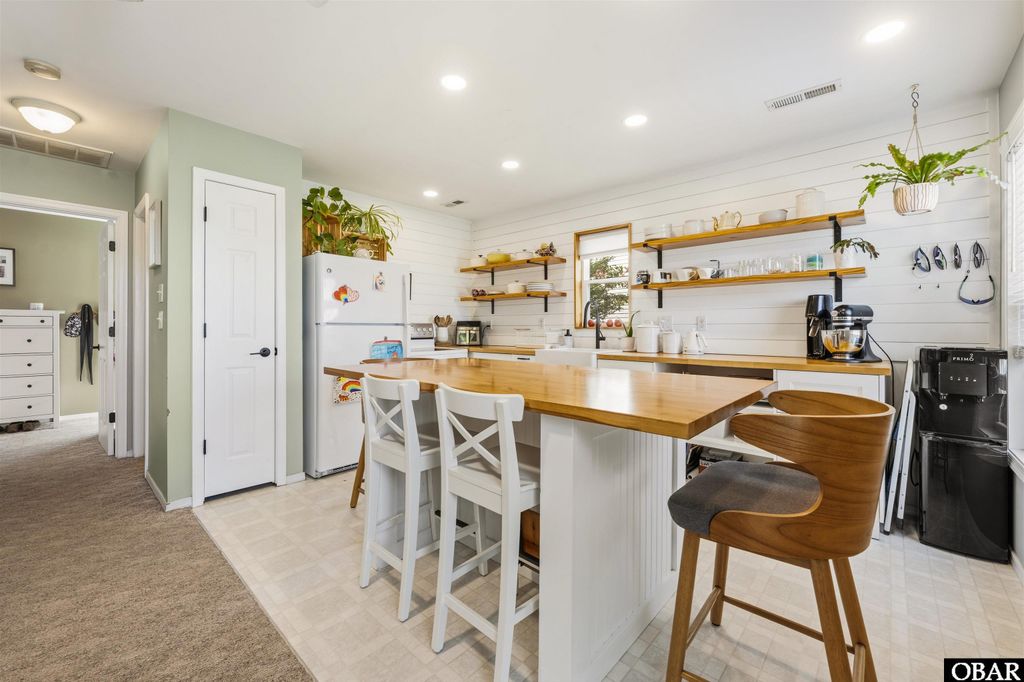 Image 7 of property listing at 1207 Harbour View Drive, Kill Devil Hills, NC 27948