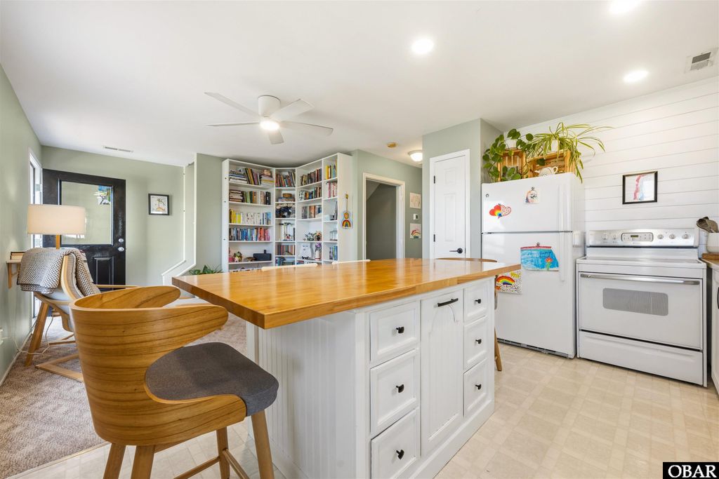 Image 9 of property listing at 1207 Harbour View Drive, Kill Devil Hills, NC 27948