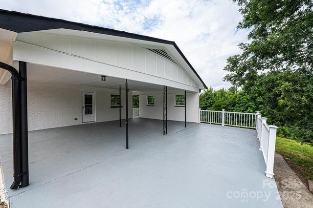 3398 Shamrock Heights, Hudson, NC 28638