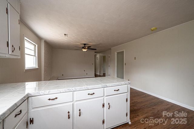 3398 Shamrock Heights, Hudson, NC 28638