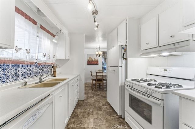 21001 Plummer 75, Chatsworth, CA 91311