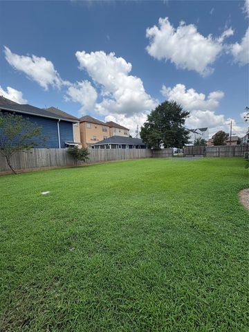 1126 W 22nd Street, Houston, TX 77008