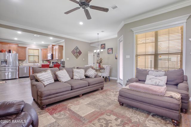 100 Smithville Court, Youngsville, LA 70592