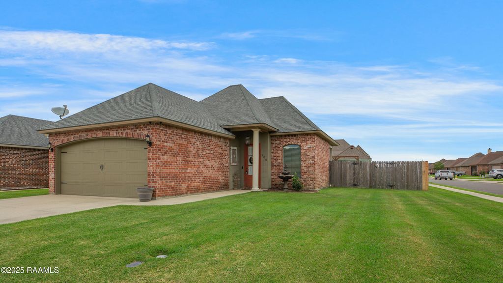 100 Smithville Court, Youngsville, LA 70592