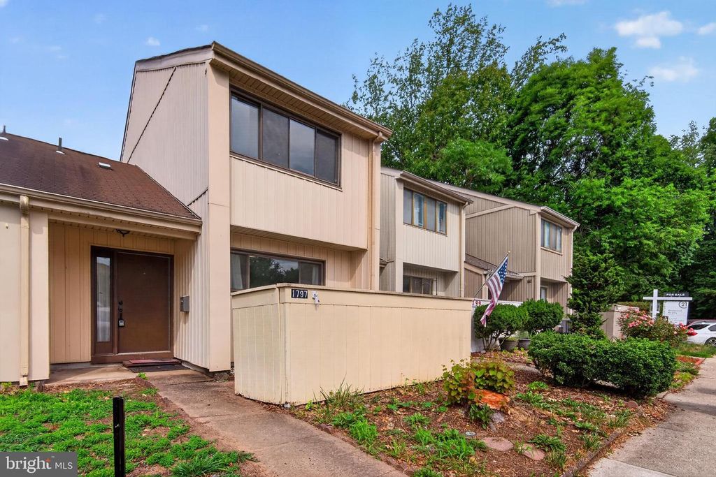 1797 POWDER HORN TER, Woodbridge, VA 22191