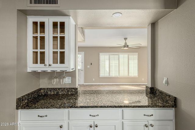 8538 E MCDONALD Drive, Scottsdale, AZ 85250