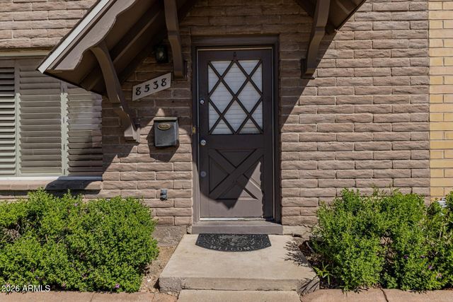 8538 E MCDONALD Drive, Scottsdale, AZ 85250