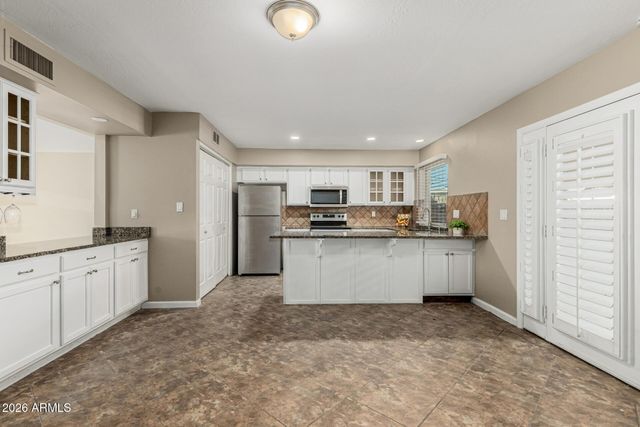 8538 E MCDONALD Drive, Scottsdale, AZ 85250