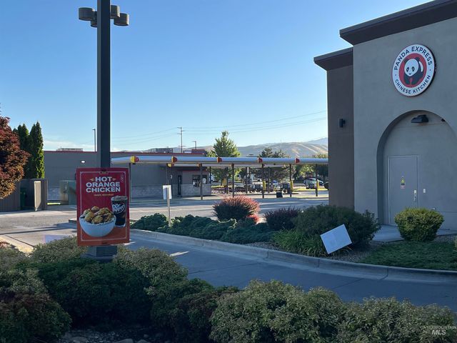 6665 N Glenwood St, Boise, ID 83714