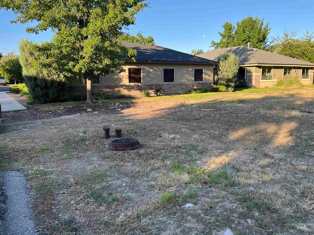 6665 N Glenwood St, Boise, ID 83714