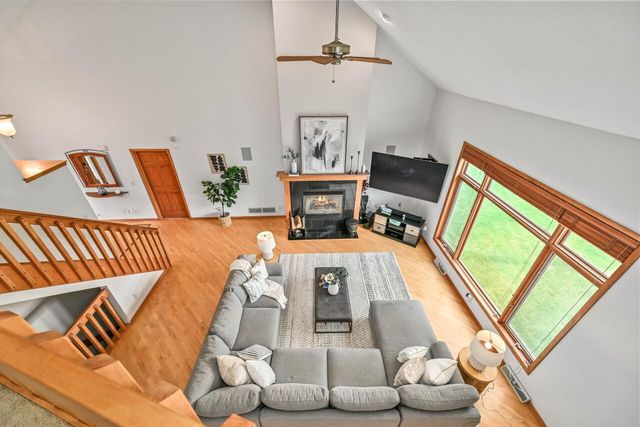 1441 W County Line ROAD, River Hills, WI 53217