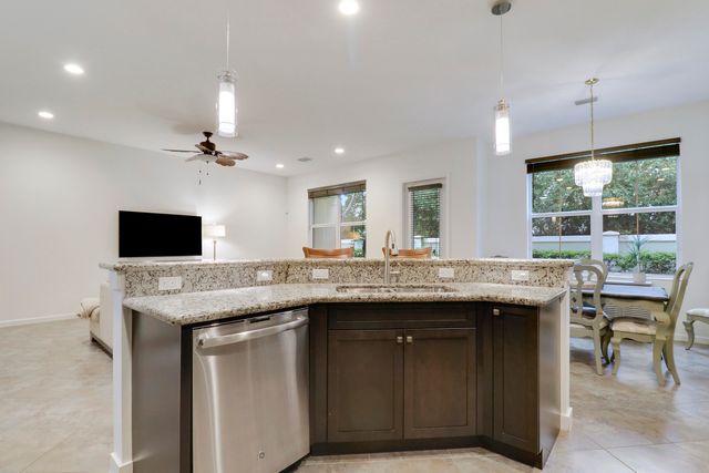 5242 Cambridge Court, Palm Beach Gardens, FL 33418