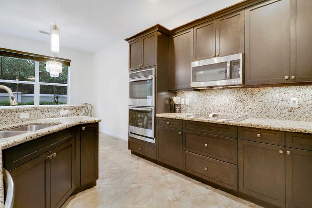 5242 Cambridge Court, Palm Beach Gardens, FL 33418