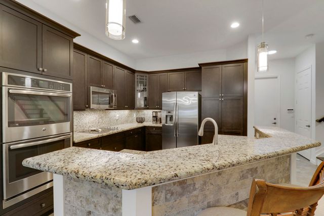 5242 Cambridge Court, Palm Beach Gardens, FL 33418