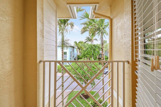 5242 Cambridge Court, Palm Beach Gardens, FL 33418
