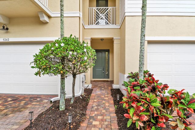 5242 Cambridge Court, Palm Beach Gardens, FL 33418
