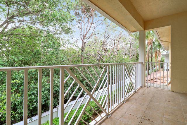 5242 Cambridge Court, Palm Beach Gardens, FL 33418
