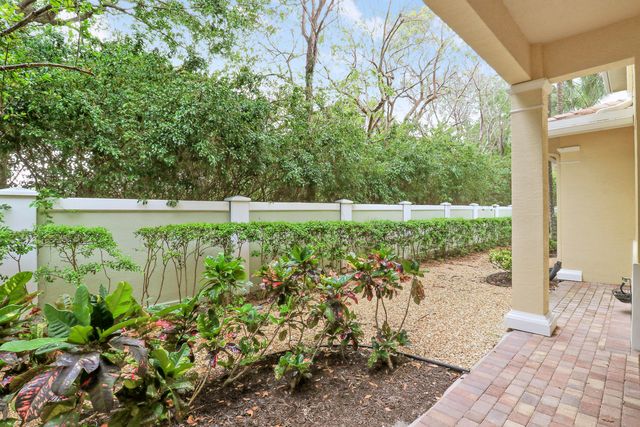 5242 Cambridge Court, Palm Beach Gardens, FL 33418