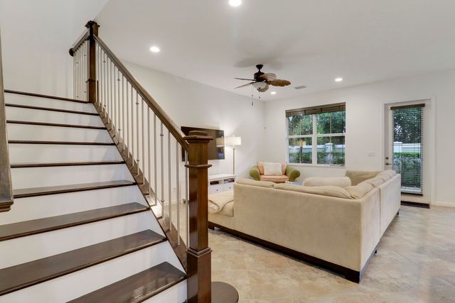 5242 Cambridge Court, Palm Beach Gardens, FL 33418
