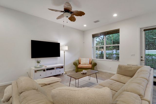 5242 Cambridge Court, Palm Beach Gardens, FL 33418