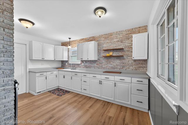 20305 Ellis Street, Roseville, MI 48066