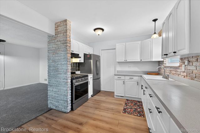 20305 Ellis Street, Roseville, MI 48066