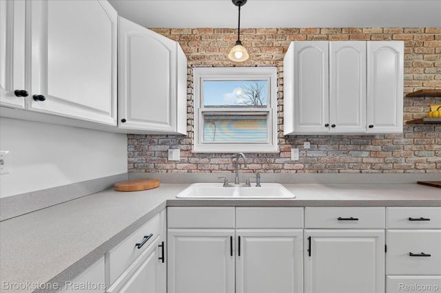 20305 Ellis Street, Roseville, MI 48066