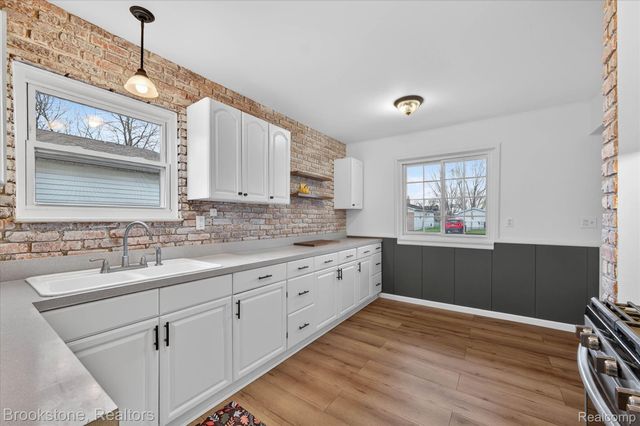 20305 Ellis Street, Roseville, MI 48066