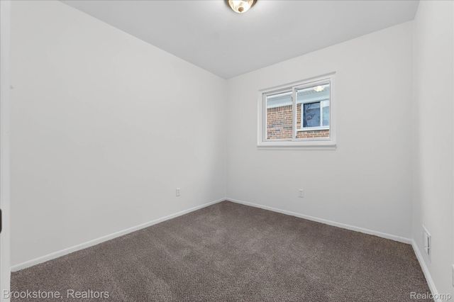 20305 Ellis Street, Roseville, MI 48066