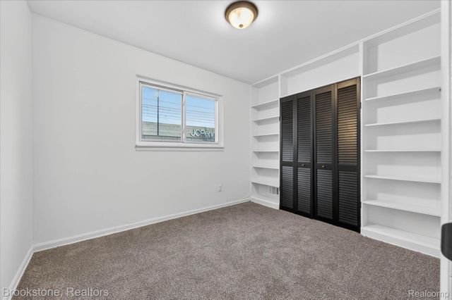 20305 Ellis Street, Roseville, MI 48066