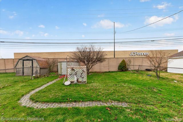 20305 Ellis Street, Roseville, MI 48066