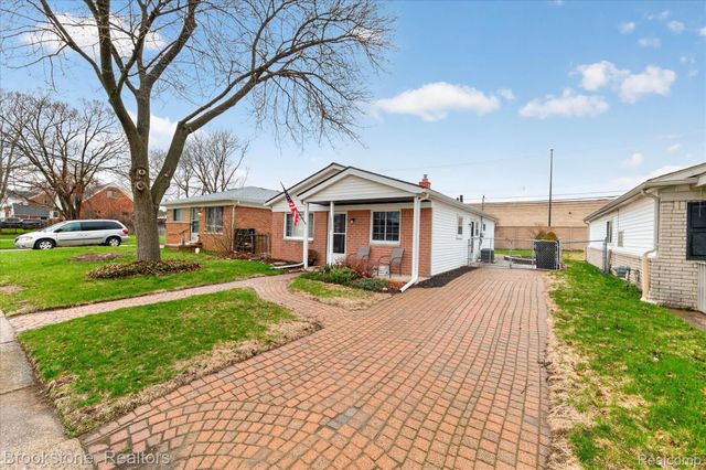 20305 Ellis Street, Roseville, MI 48066