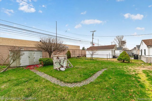 20305 Ellis Street, Roseville, MI 48066