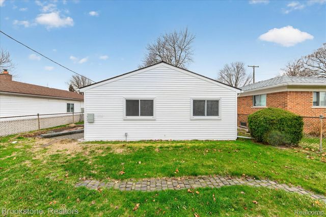 20305 Ellis Street, Roseville, MI 48066