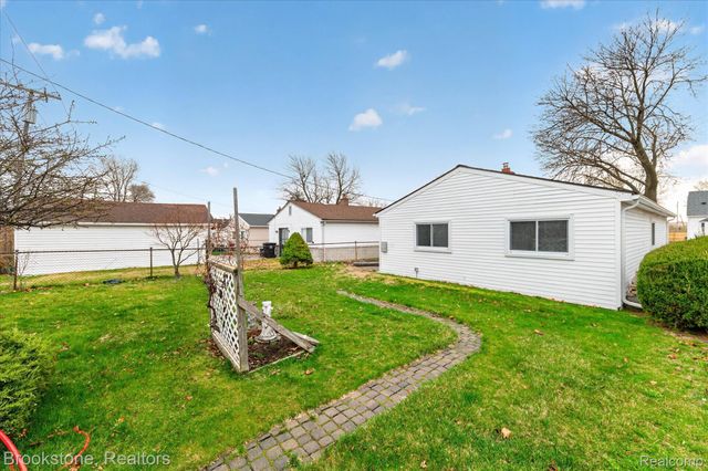 20305 Ellis Street, Roseville, MI 48066