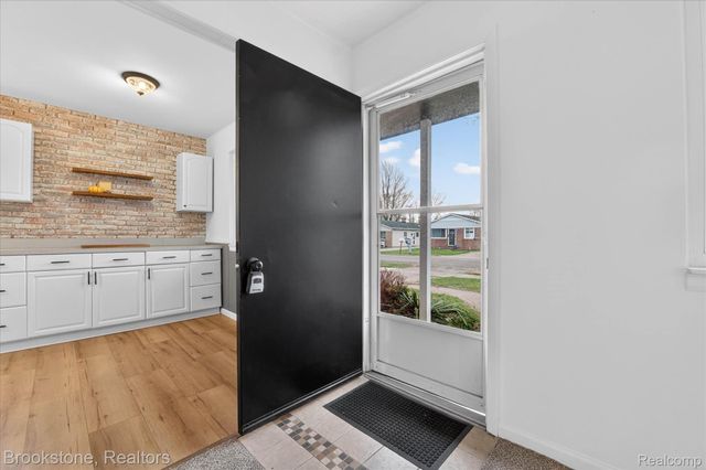 20305 Ellis Street, Roseville, MI 48066