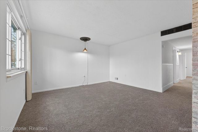 20305 Ellis Street, Roseville, MI 48066