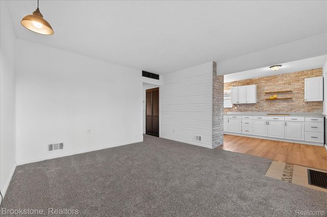 20305 Ellis Street, Roseville, MI 48066