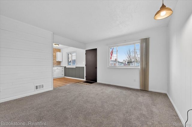 20305 Ellis Street, Roseville, MI 48066