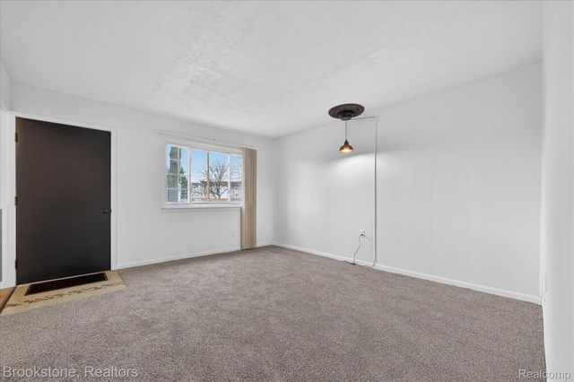 20305 Ellis Street, Roseville, MI 48066