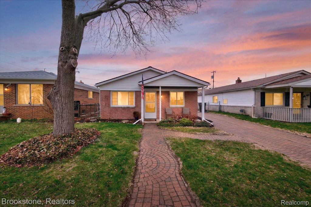 20305 Ellis Street, Roseville, MI 48066