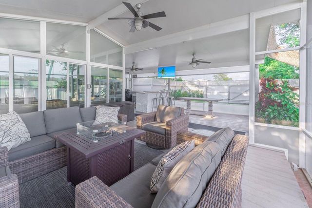 1150 48TH STREET N, St Petersburg, FL 33713