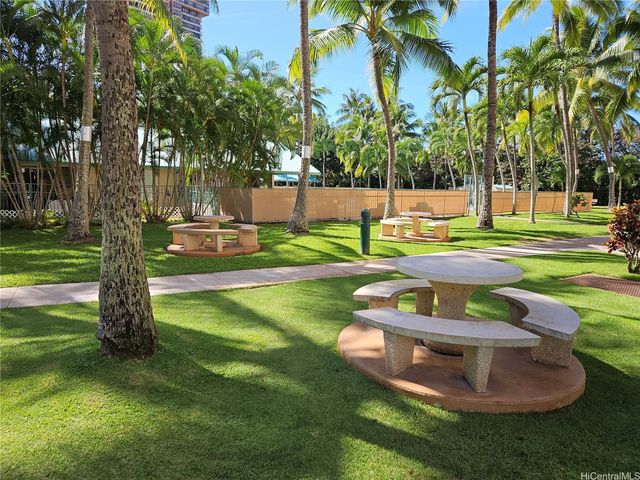 3075 Ala Poha Place 1703, Honolulu, HI 96818