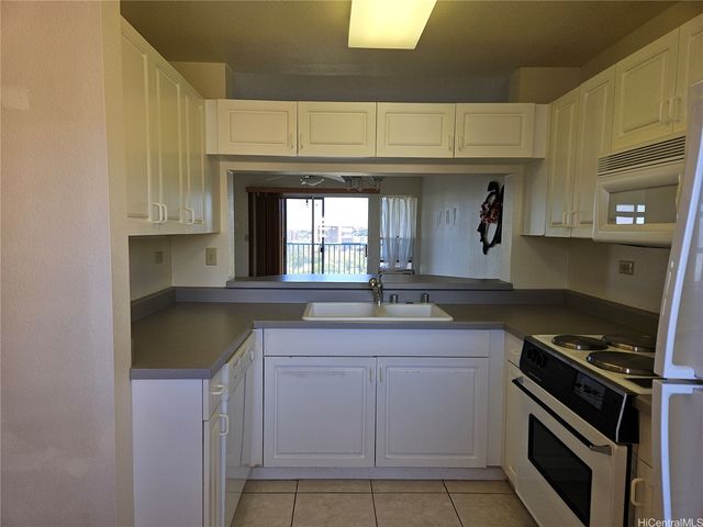 3075 Ala Poha Place 1703, Honolulu, HI 96818