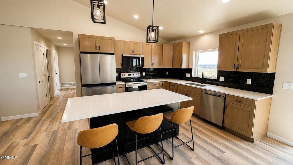 5309 Welder Avenue, Bismarck, ND 58503 photo 2