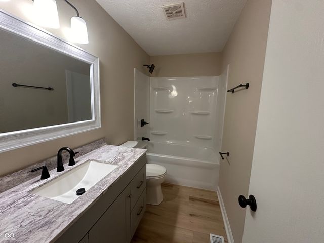 8138 Foxchase Circle, Indianapolis, IN 46256