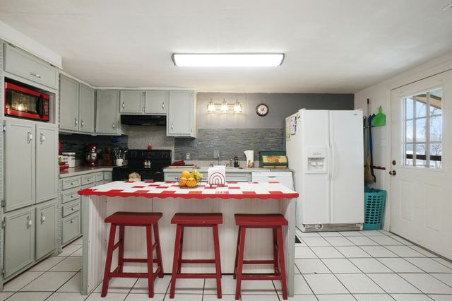 203 Walker Bend Road, Weatherford, TX 76088