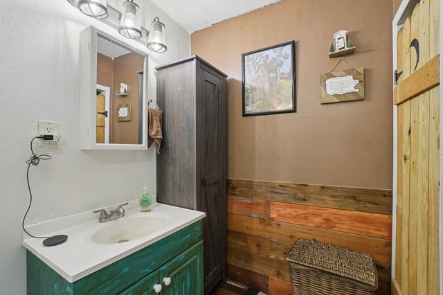 203 Walker Bend Road, Weatherford, TX 76088